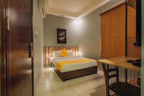 a bedroom with a bed and a desk in it at Baden Hotel Suites in Amman
