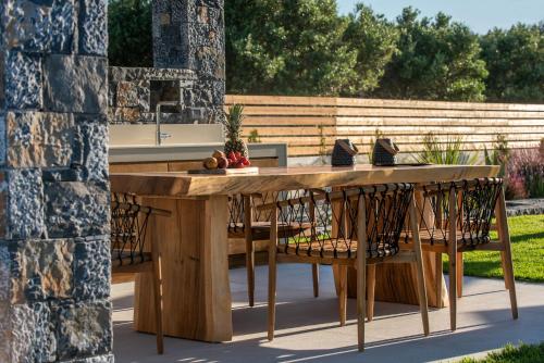 Φωτογραφία από το άλμπουμ του Kymo Instyle Villa - Sea view Private pool Jacuzzi στο Κοκκίνη Χάνι