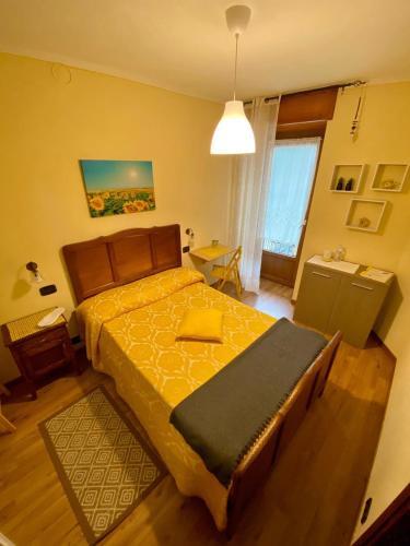 a bedroom with a king sized bed and a bathroom at Bed & Breakfast Marietta in Melle