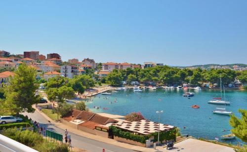Apartment in Trogir with sea view, balcony, air conditioning, Wi-Fi (4786-2), Centola, Croatia