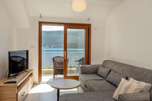 Μια τηλεόραση ή/και κέντρο ψυχαγωγίας στο Doxa M Apartments