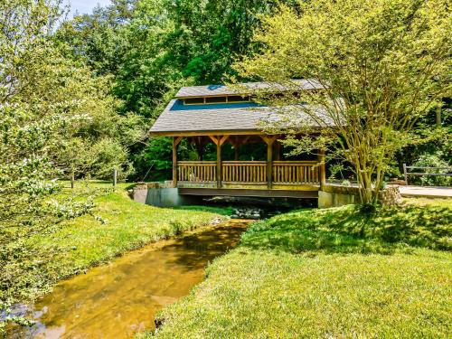 Summer Special! NERF Party, Pool, HotTub, Pet Friendly photo 77