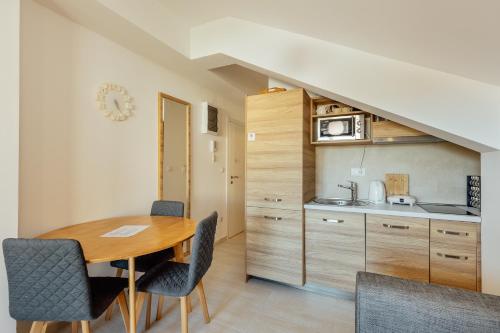 Η κουζίνα ή μικρή κουζίνα στο Doxa M Apartments