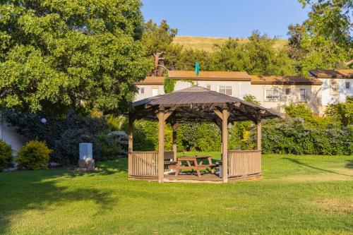 Zahrada ubytování Nofey Gonen Holiday Village