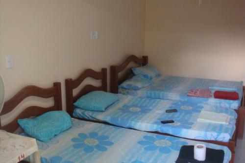 a bedroom with two twin beds with blue sheets at stellamares suites in Salvador
