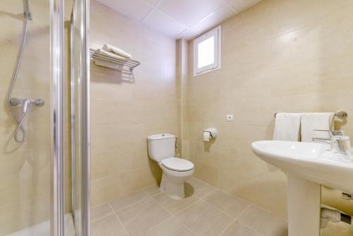 Ένα μπάνιο στο APARTAMENTOS DON JUAN