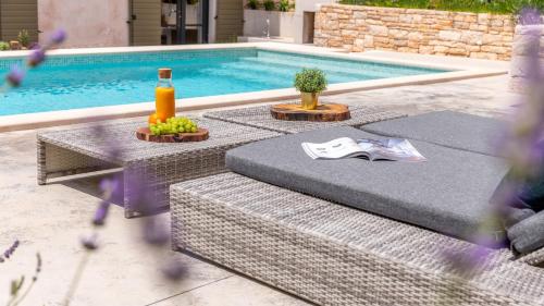 Bazén v ubytování Villa Elena by Rent Istria nebo v jeho okolí