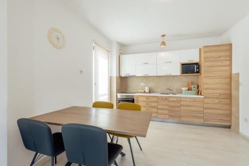 Η κουζίνα ή μικρή κουζίνα στο Doxa M Apartments