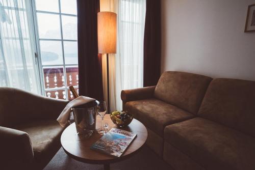 a living room with a couch and a coffee table at Heritage Hotel Hallstatt in Hallstatt