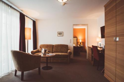 a living room with a couch and a table at Heritage Hotel Hallstatt in Hallstatt