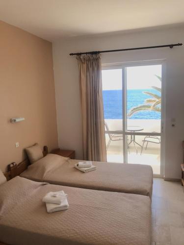 Postel nebo postele na pokoji v ubytování Hotel Krinos