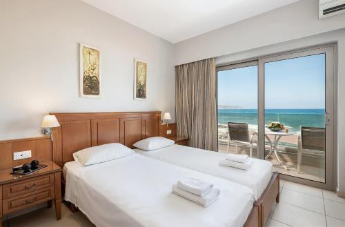 Posteľ alebo postele v izbe v ubytovaní Nektar Beach Hotel