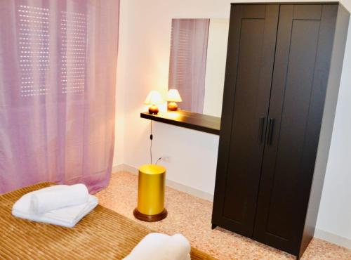 a room with a black cabinet and a table at Fly me to Venice in Campalto