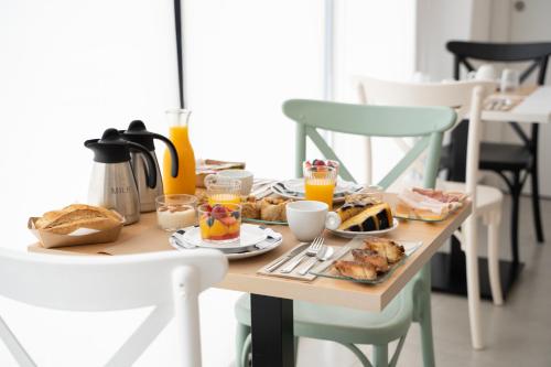 Jídlo v hotelu nebo okolí