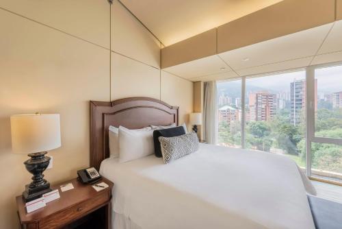 Postel nebo postele na pokoji v ubytování InterContinental Medellin - Movich by IHG
