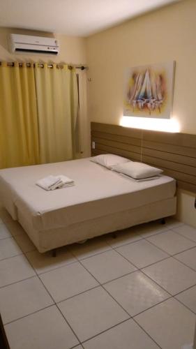 a bedroom with a bed in a room at Flat na Praia de Iracema 105 in Fortaleza