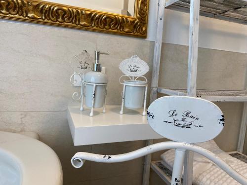 a bathroom with a shelf with a toilet and a mirror at UNIQUE ROOMS in Verona
