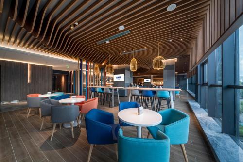 a restaurant with blue chairs and tables at Holiday Inn Express Zhuhai Gongbei by IHG in Zhuhai