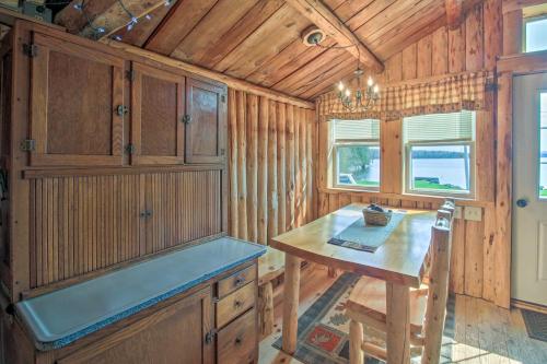 Charming Lakeside Cabin with Deck and Shared Dock! – Photos 4