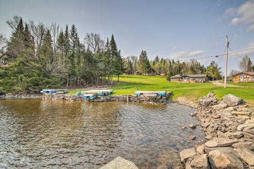 Charming Lakeside Cabin with Deck and Shared Dock! – Photos 3