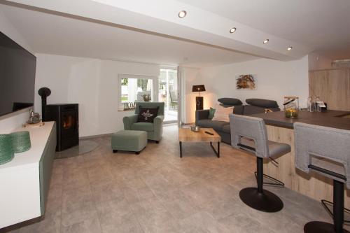a living room with a couch and a table at Landhotel Voss im TalVital in Saalhausen