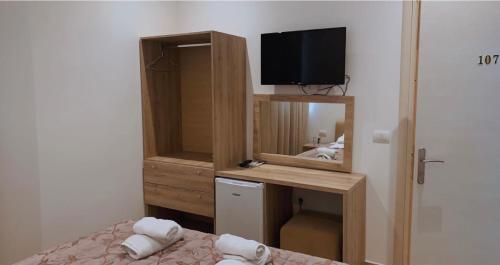 Postel nebo postele na pokoji v ubytování Deni's Hotel