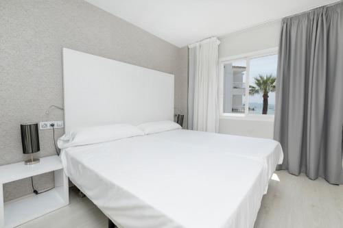Postel nebo postele na pokoji v ubytování Sand Beach Apartments