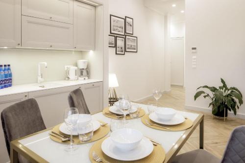 a kitchen and dining room with a table and chairs at Maritime Residence in Międzyzdroje