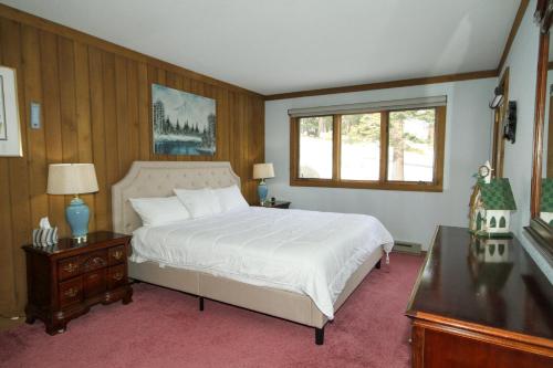 a bedroom with a large white bed and a window at Mountainback #74 in Mammoth Lakes