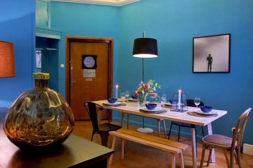 Upscale Renovated Downtown Aristocratic Studio, Athens, Greece