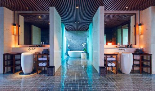 Koupelna v ubytování InterContinental Bali Sanur Resort by IHG