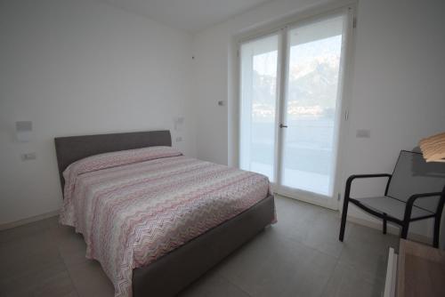 A bed or beds in a room at Appartamento Narciso - Facing lake Como Bellagio Wild Flowers
