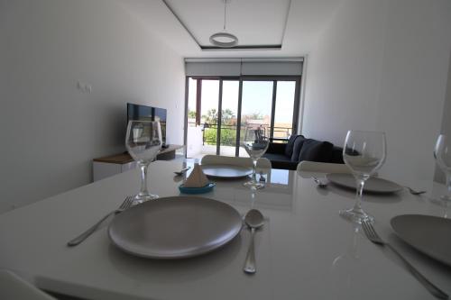Nápoje v ubytování 42 Beach Coast Apartment