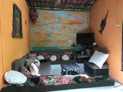 a living room with a couch and a painting at Estância Verde in Valença