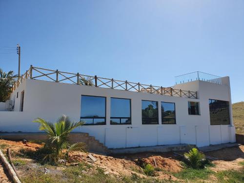 une maison en construction dans le désert dans l'établissement Peixe Gordo Hotel, à Icapuí