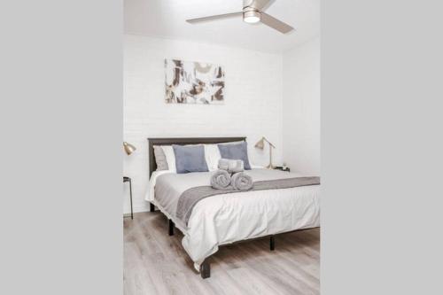 a bedroom with a bed and a ceiling fan at Newly Renovated(6A) OSU/ExpoCenter Near EVERYTHING! in Columbus