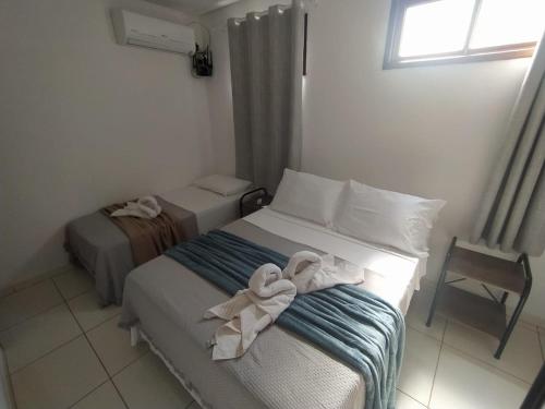 Tempat tidur dalam kamar di Village Funchal 01