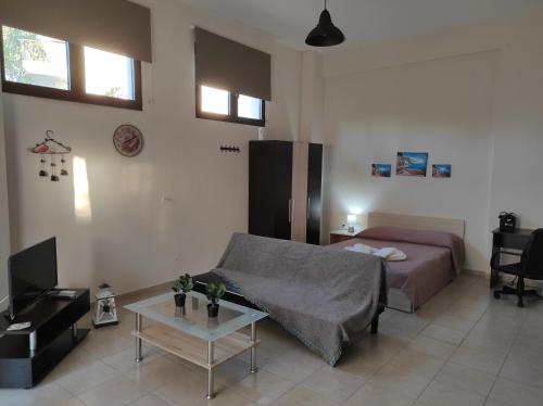 Gallery image of John's Apartments in Néa Michanióna