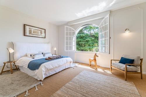 Un pat sau paturi într-o cameră la Domaine Maraspar Cassis