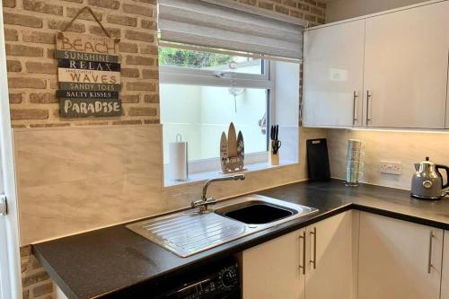 Köök või kööginurk majutusasutuses Durham House - Fantastic Location and Great Price in Scarborough