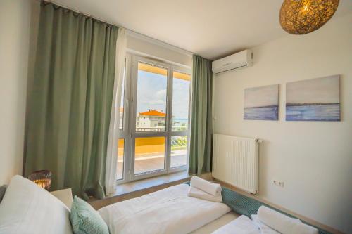 Posteľ alebo postele v izbe v ubytovaní MyFlat Golden Coast Panorama Apartment