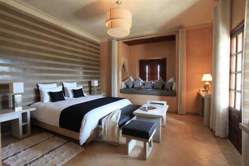 Photo de la galerie de l'établissement Moroccan sumptuousness, 6 bedroom Riad - by feelluxuryholidays, à Marrakech