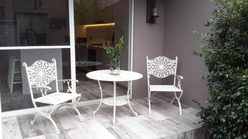 a white table and two chairs and a table and chairs at Camden Valley Terrace 4 in Cawdor