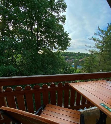 a wooden bench sitting on top of a deck at Konaci Nikola Banja Vrujci in Gornja Toplica