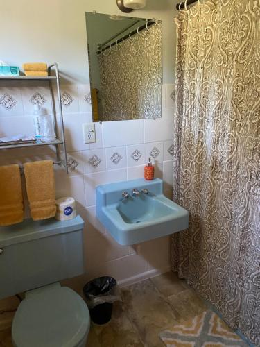 Ένα μπάνιο στο Royal Motel