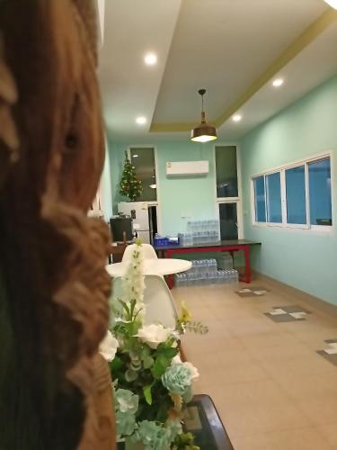 Televisyen dan/atau pusat hiburan di Wapipathum Earthen House