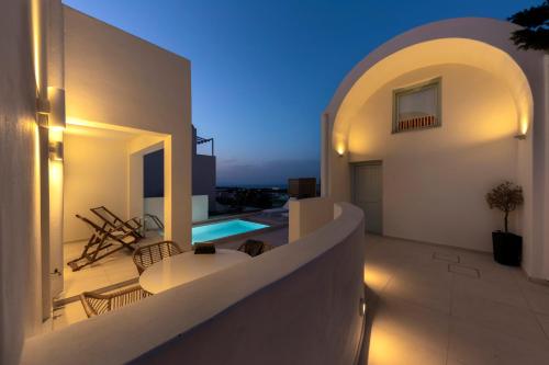 Piscina di Santo Bloom Luxury Villas o nelle vicinanze