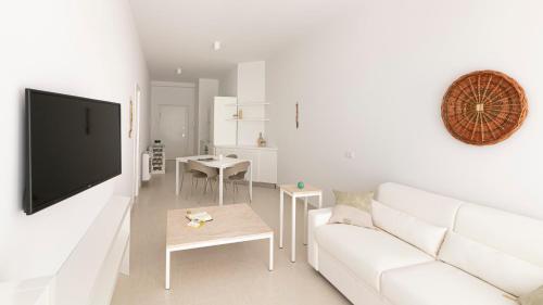 Μια τηλεόραση ή/και κέντρο ψυχαγωγίας στο Rivazzurra Homes - C