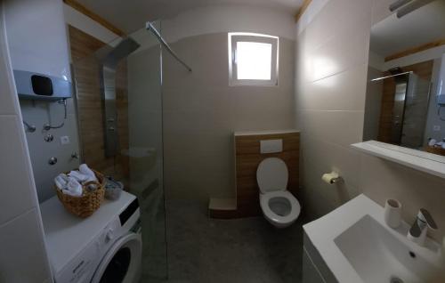 Et badeværelse på Seaview Suites Ondina