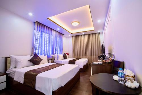 Postel nebo postele na pokoji v ubytování Hotel Royal II